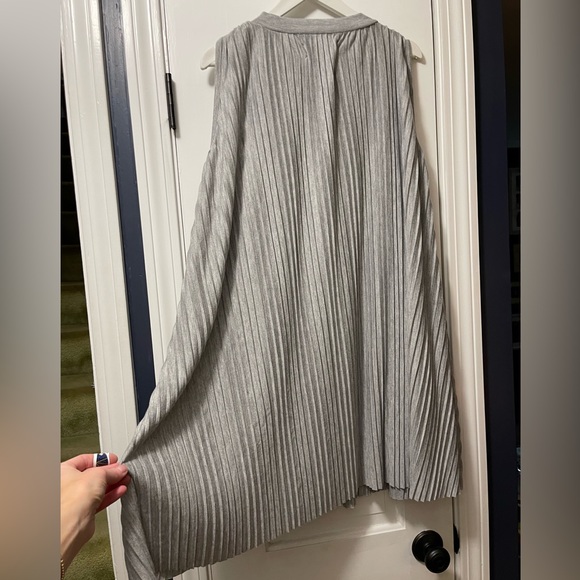 Lou & Grey pleated sleeveless trapeze style dress with pockets - Picture 6 of 6